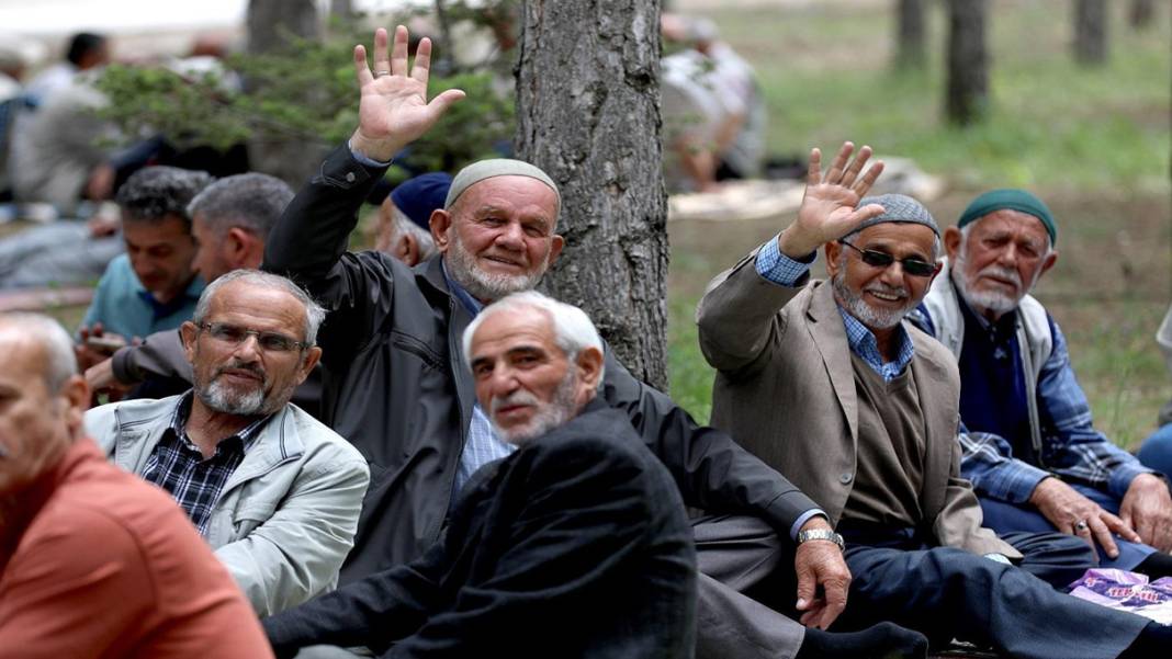 Ünlü ekonomist net rakam verdi! En düşük emekli zammı belli oldu 7